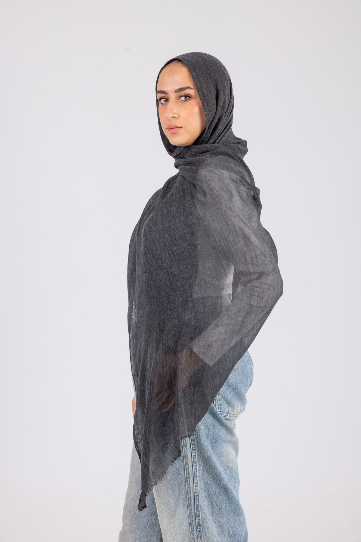 Charcoal Gray – Ruffield